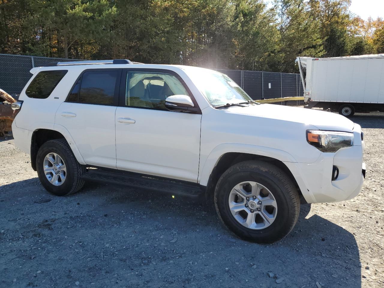 2020 Toyota 4Runner Sr5/Sr5 Premium - Image 4