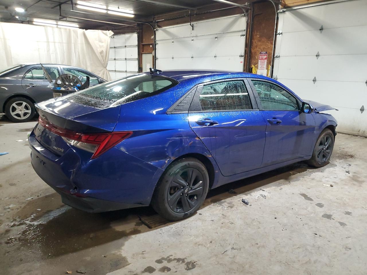 2023 Hyundai Elantra Blue - Фото 3