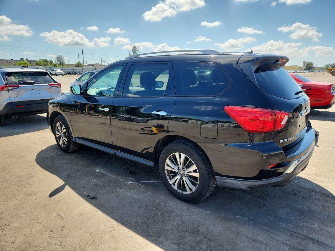 2017 Nissan Pathfinder S - Фото 2