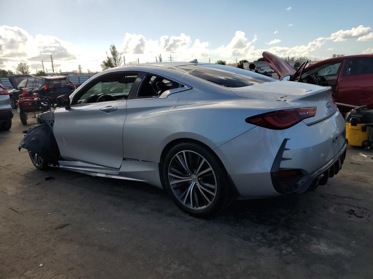 2018 Infiniti Q60 Luxe 300 - Фото 2