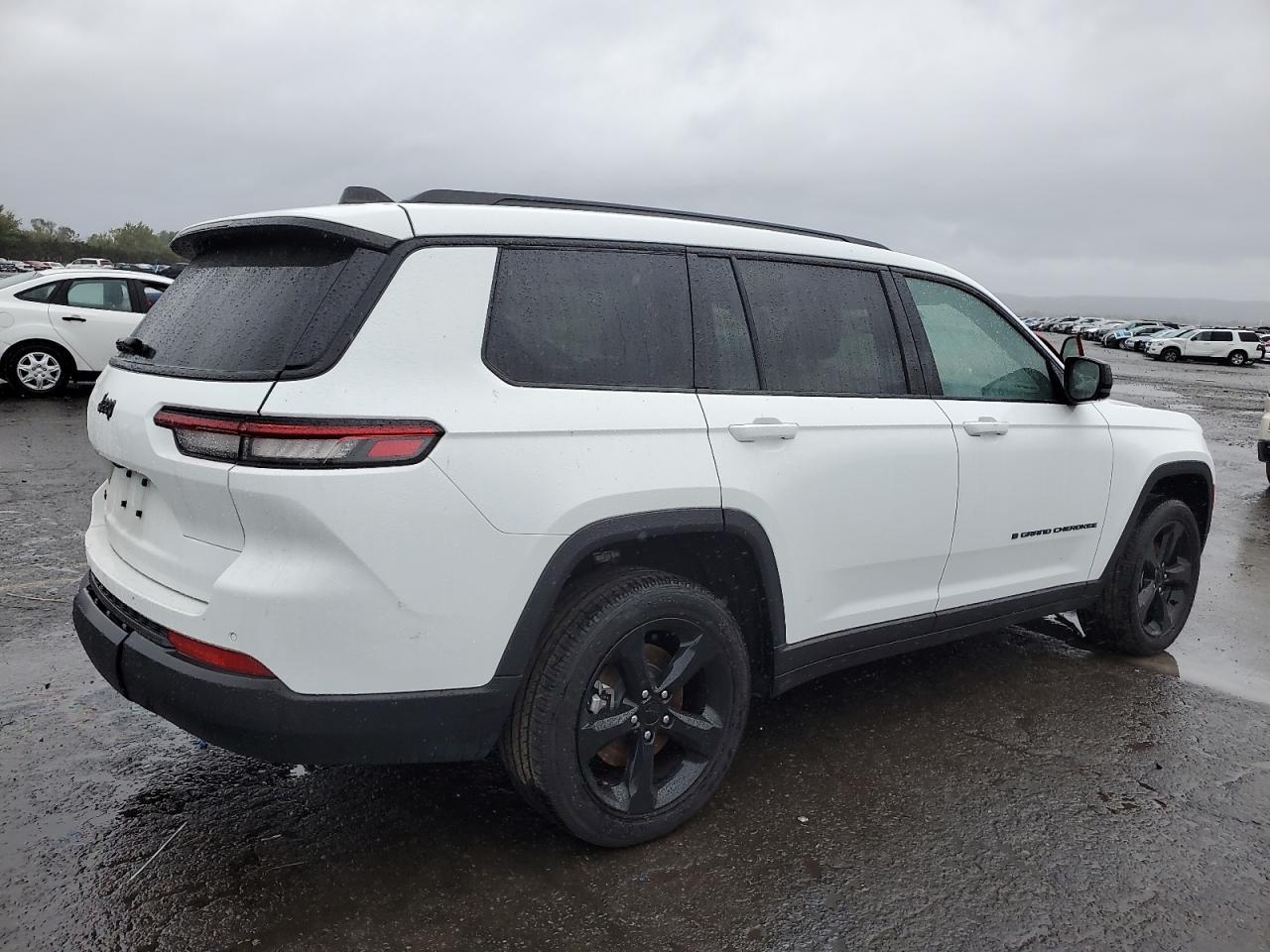 2023 Jeep Grand Cherokee L Laredo - Image 3