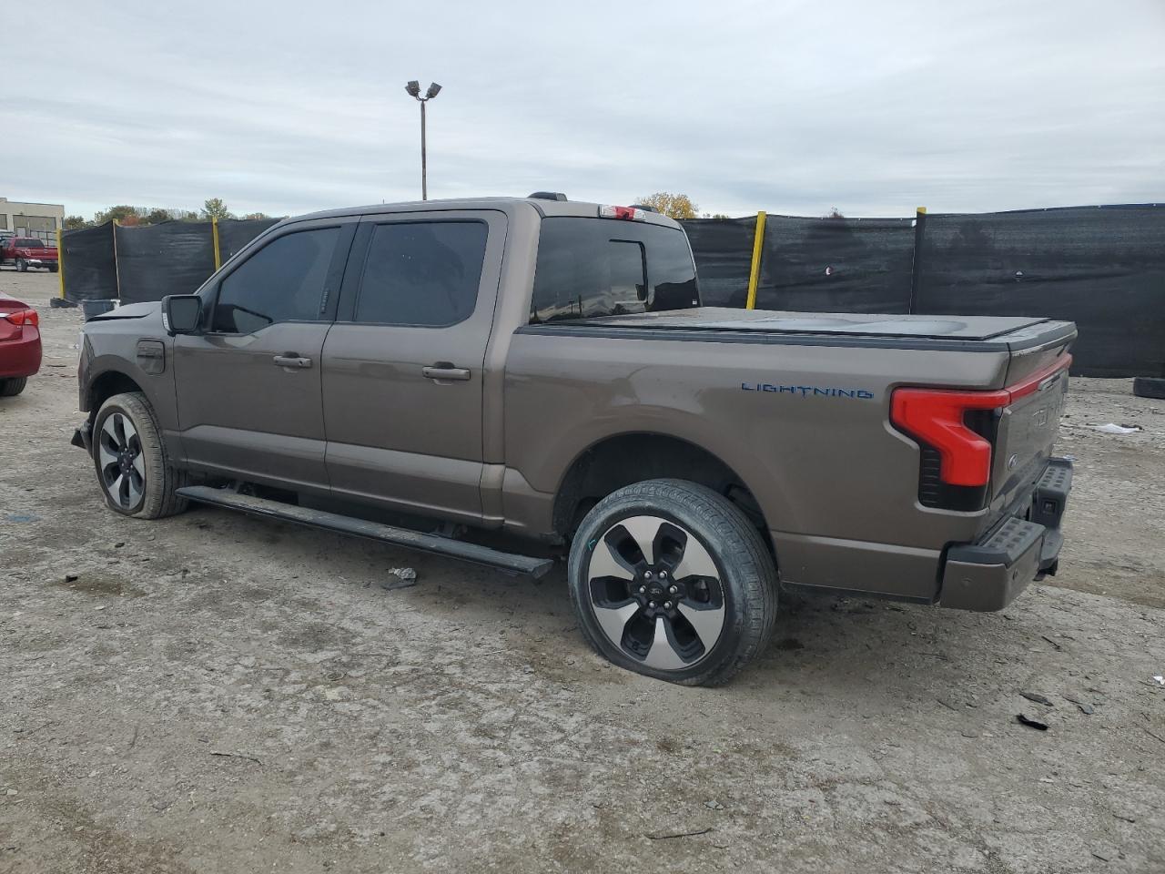 2023 Ford F150 Lightning Pro - Фото 2