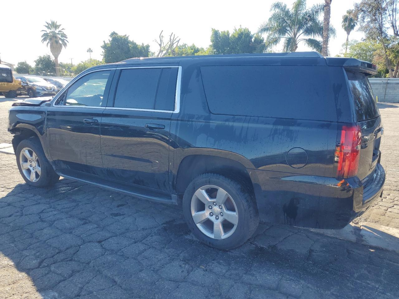 2017 Chevrolet Suburban C1500 Lt - Фото 2