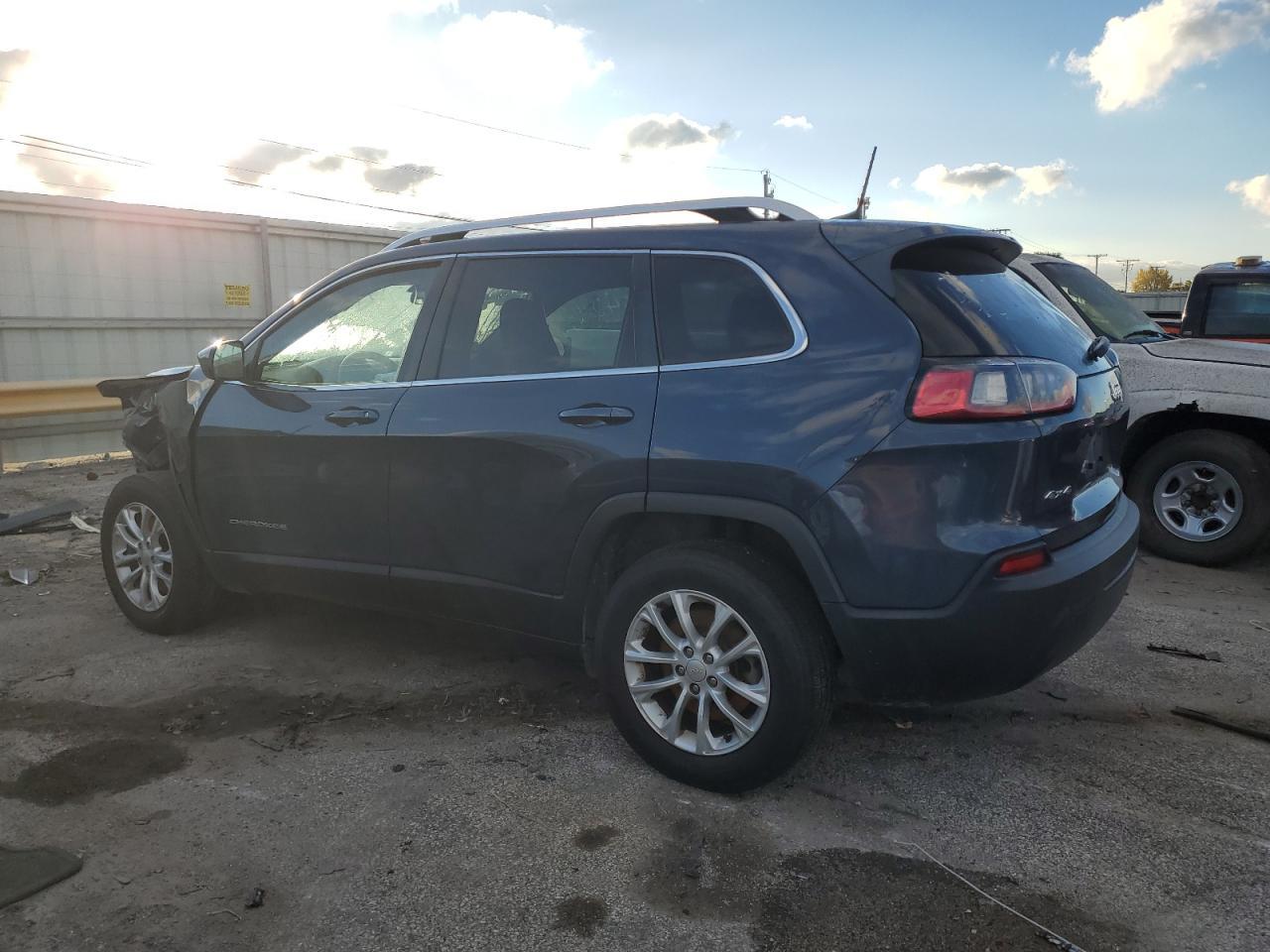 2019 Jeep Cherokee Latitude - Фото 2