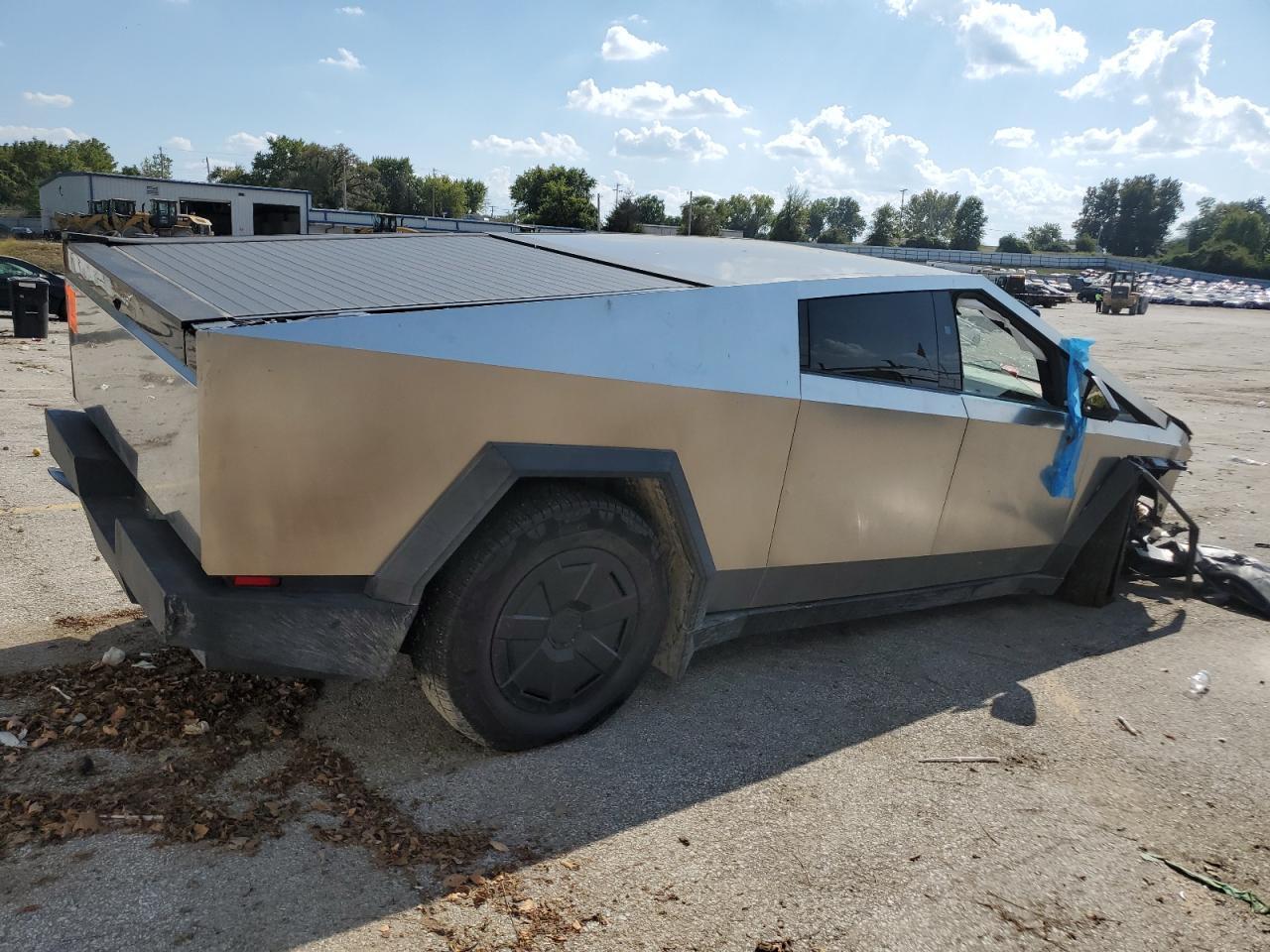 2025 Tesla Cybertruck - Фото 3