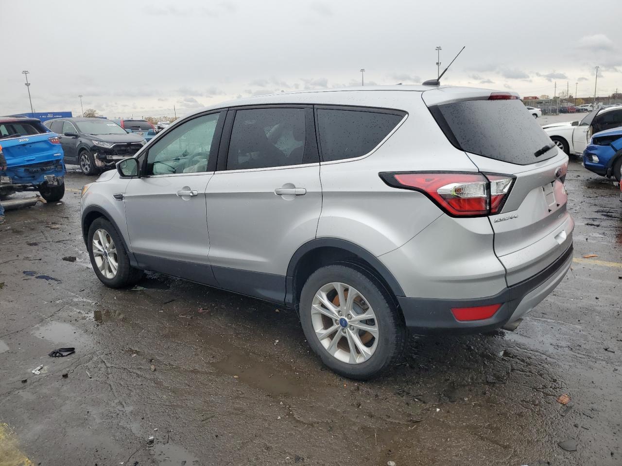 2017 Ford Escape Se - Фото 2