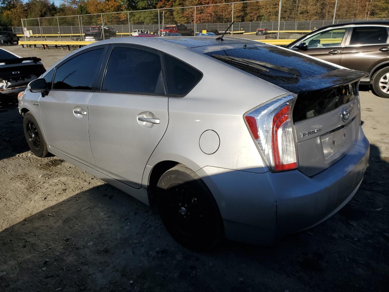 2015 Toyota Prius - Фото 2