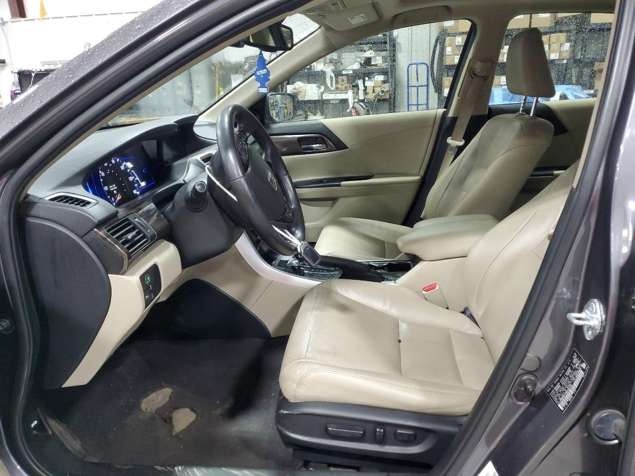 2017 Honda Accord Touring Hybrid - Image 7