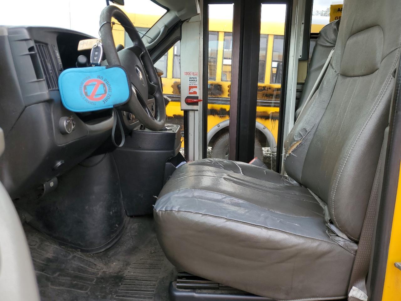 2009 Chevrolet Express G3500 - Image 7