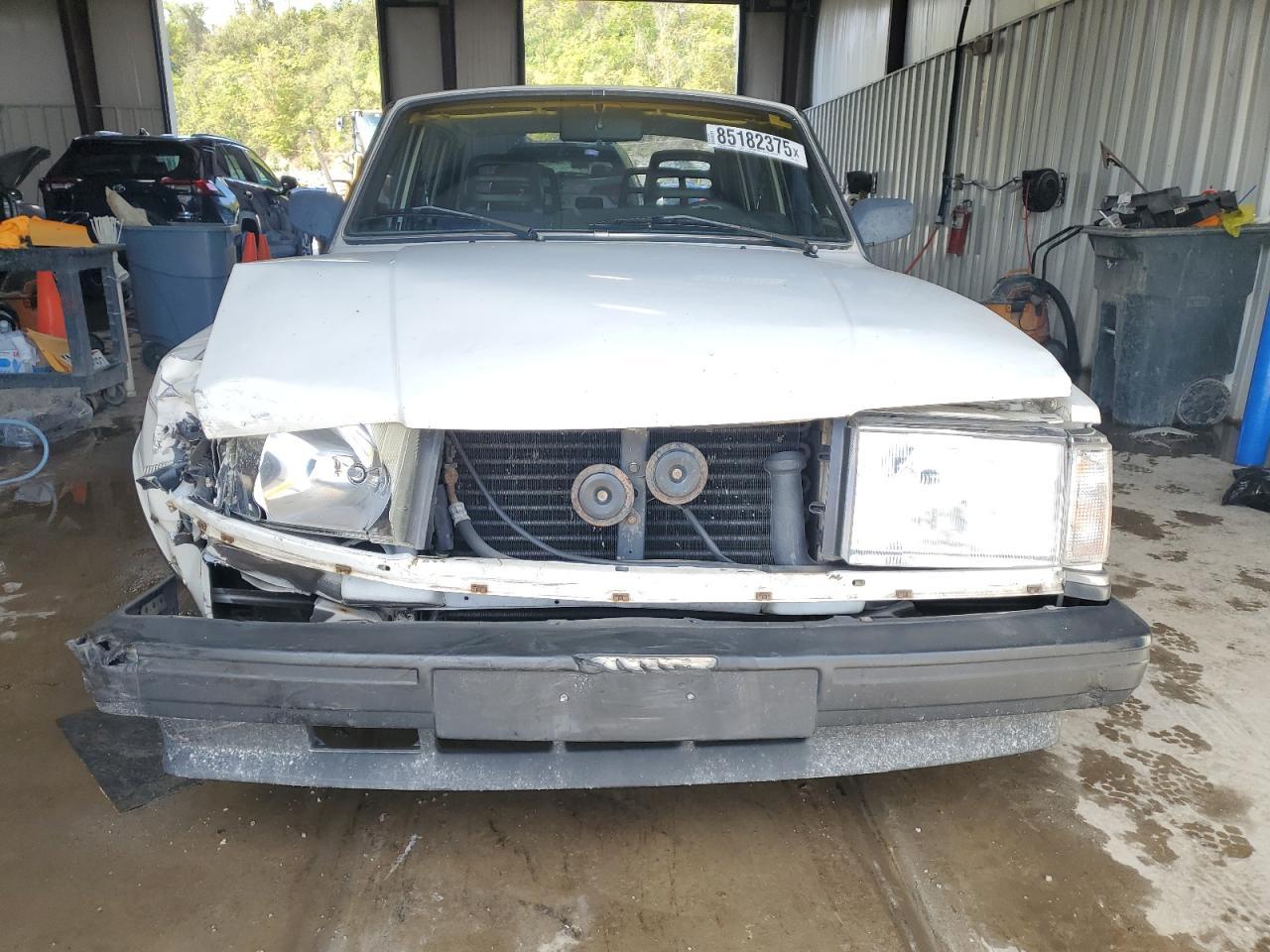 1990 Volvo 240 Base - Фото 5