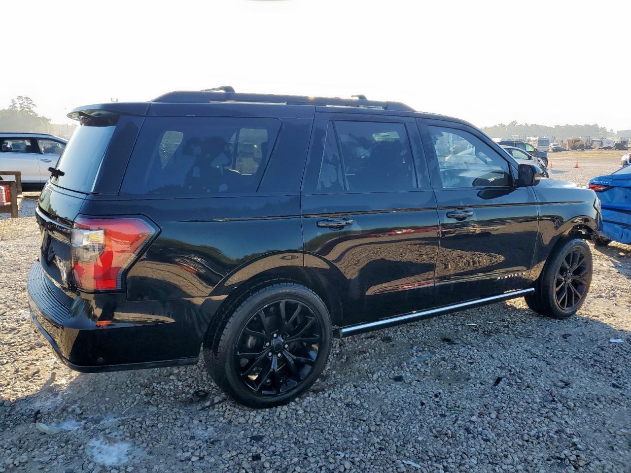 2018 Ford Expedition Platinum - Image 3