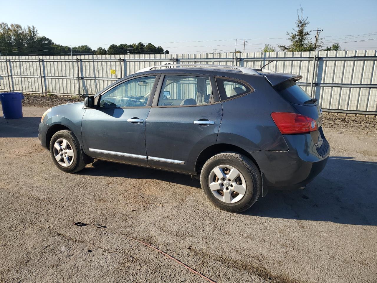 2015 Nissan Rogue Select S - Image 2