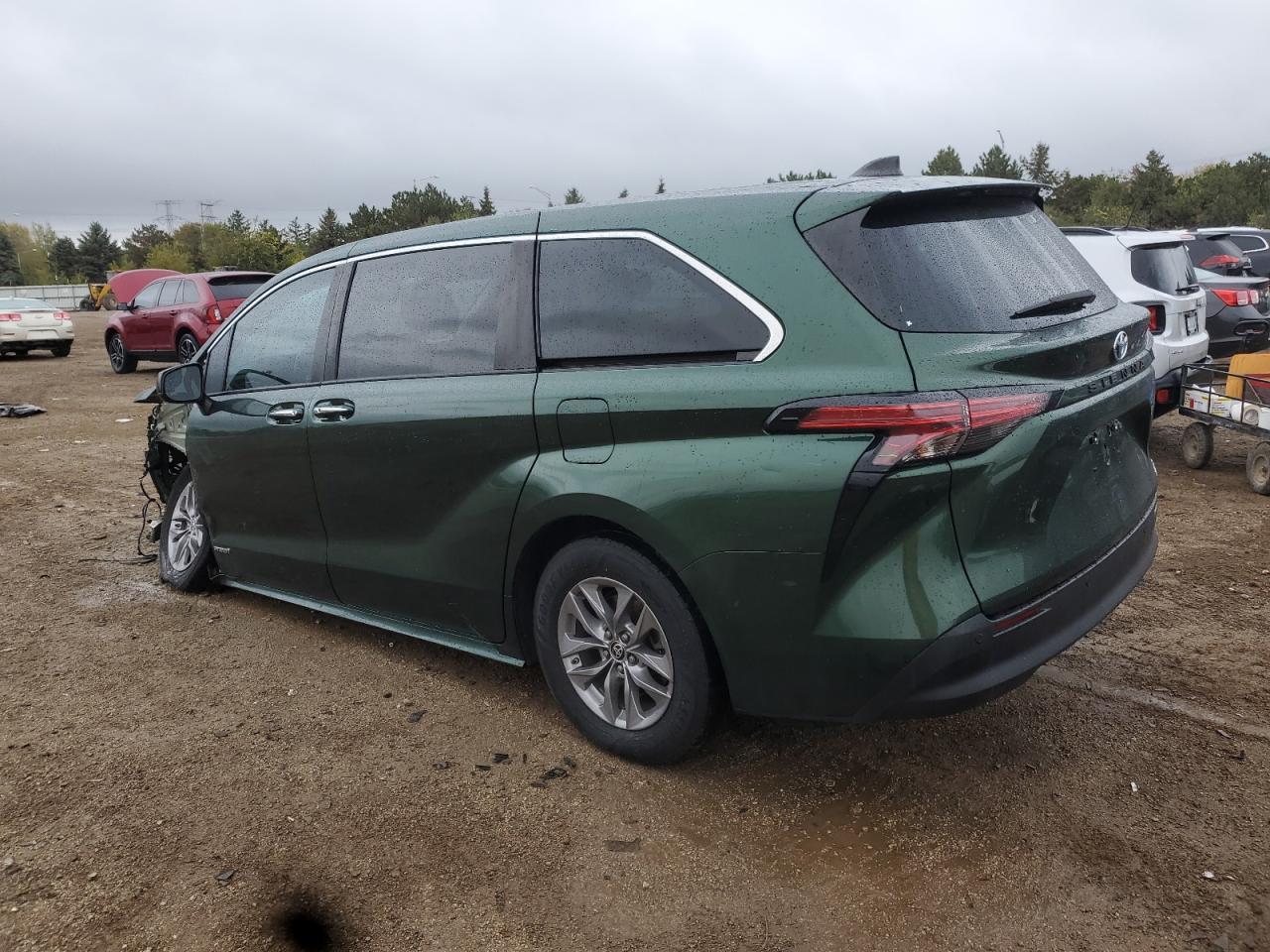 2021 Toyota Sienna Xle - Image 2
