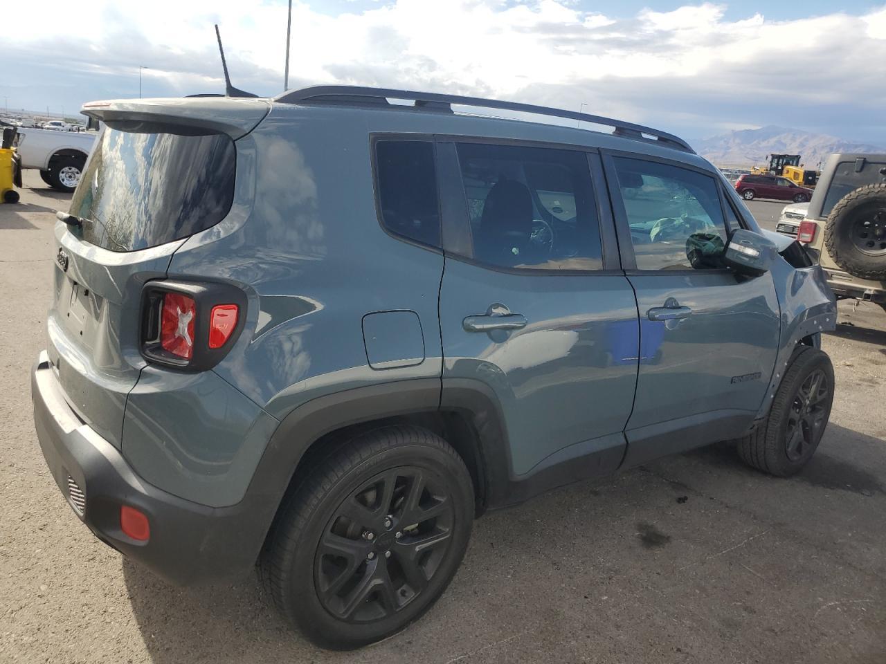 2018 Jeep Renegade Latitude - Image 3