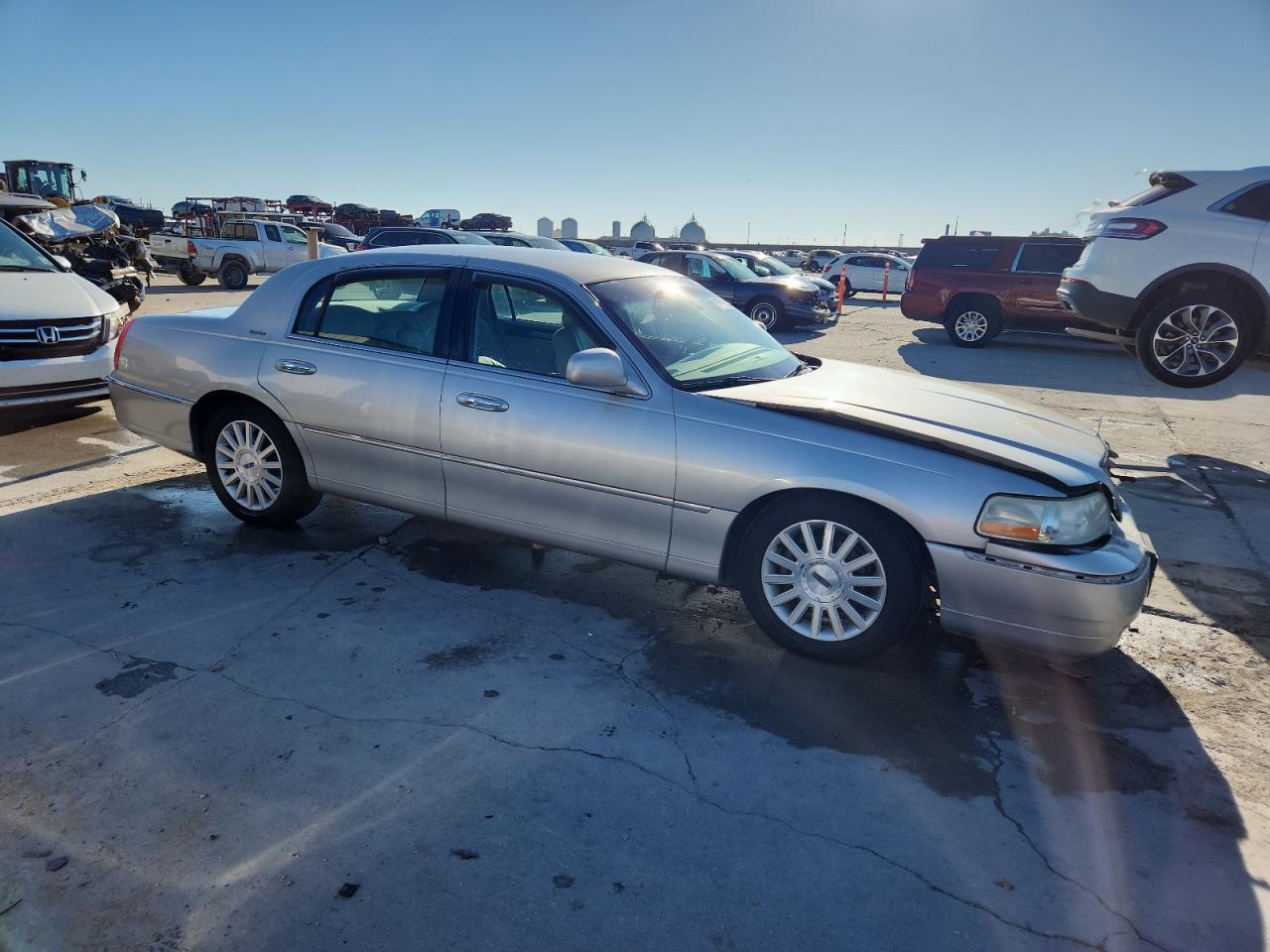 2003 Lincoln Town Car Signature - Image 4