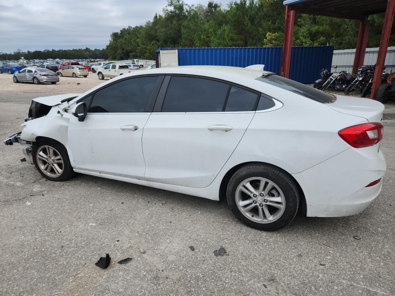 2017 Chevrolet Cruze Lt - Image 2