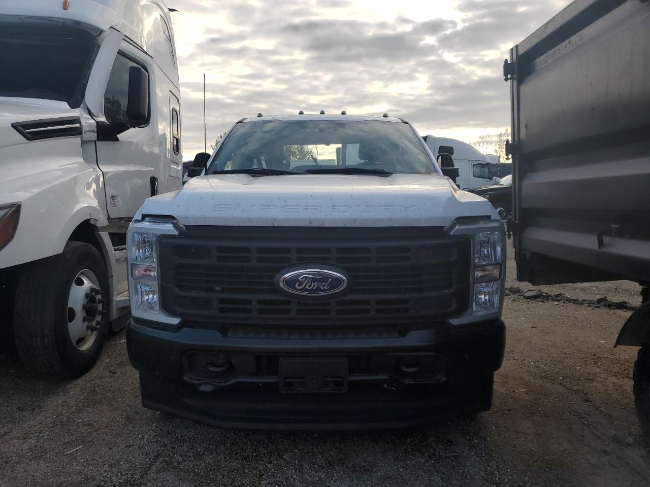 2024 Ford F350 Super Duty - Фото 5
