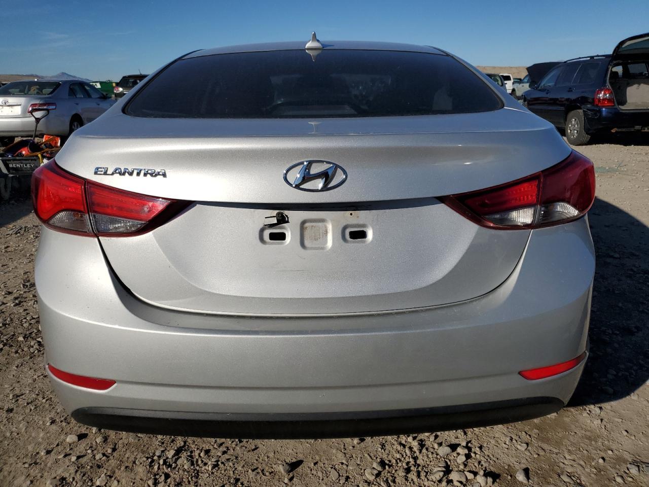 2016 Hyundai Elantra Se - Image 6