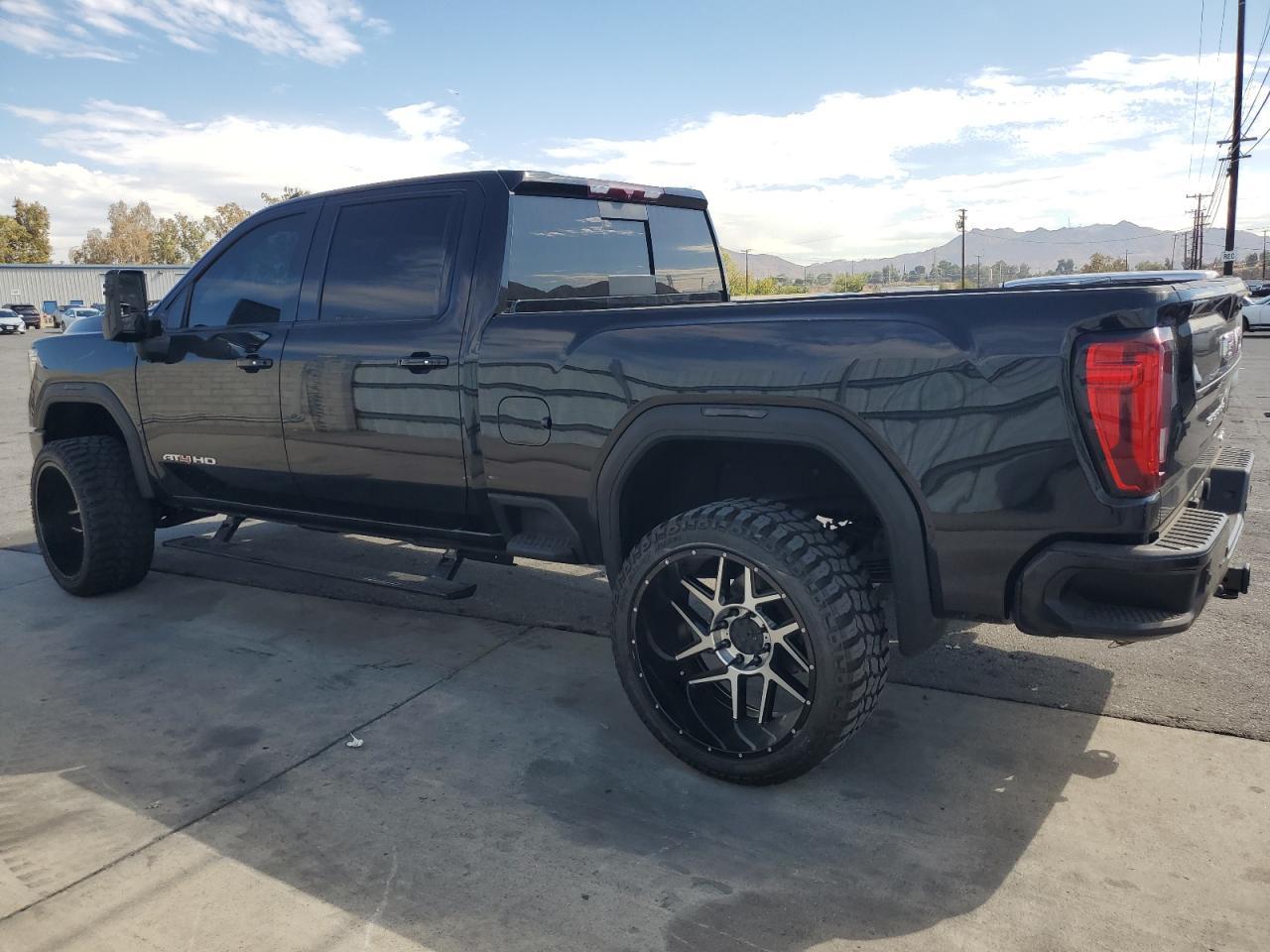 2022 GMC Sierra K2500 At4 - Фото 2