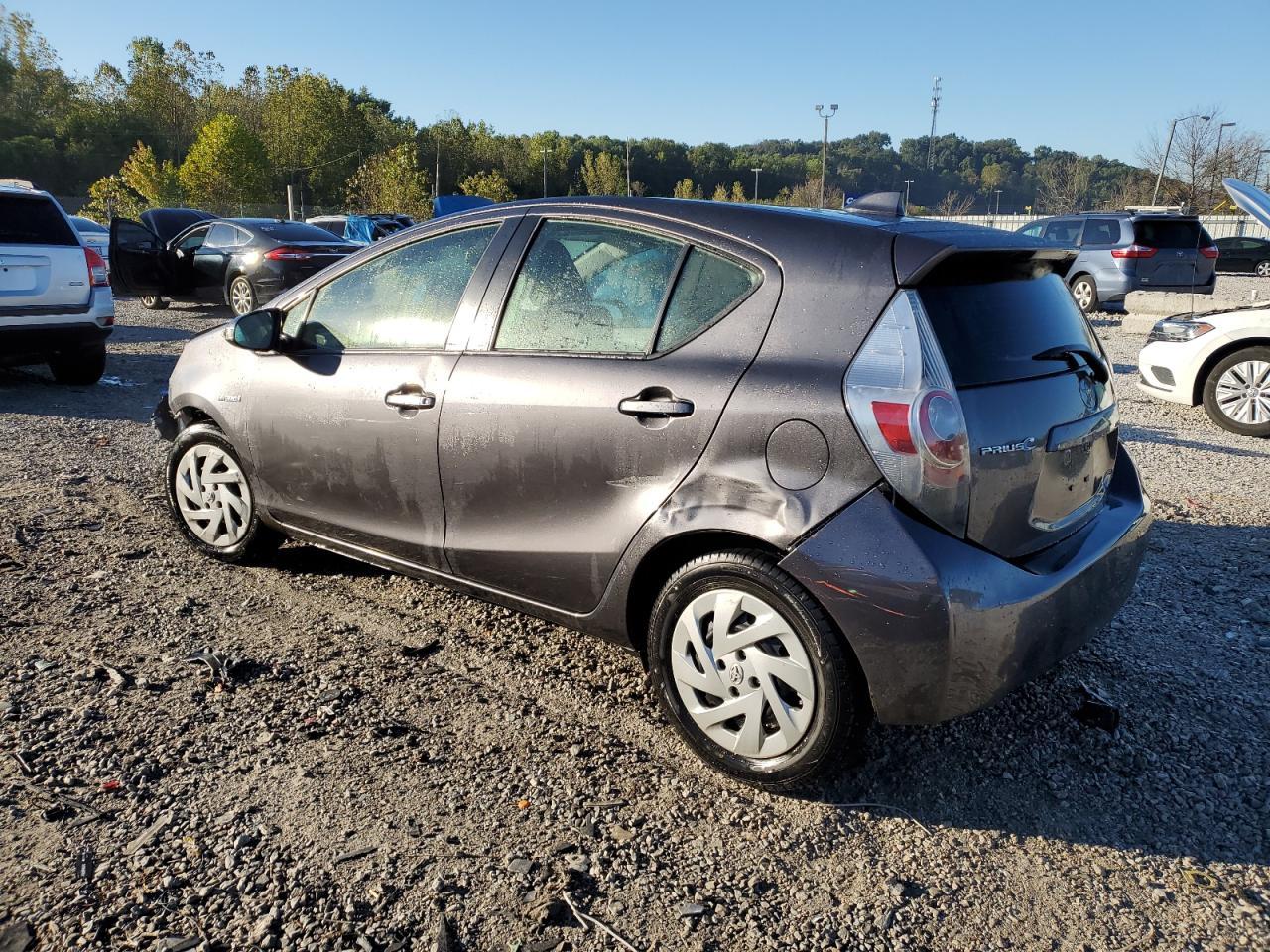 2016 Toyota Prius C Two - Фото 2