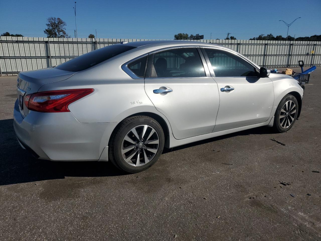 2017 Nissan Altima 2.5 - Фото 3