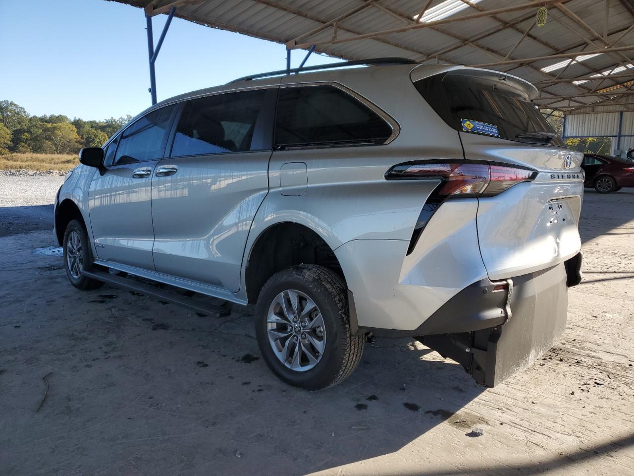 2021 Toyota Sienna Xle - Image 2