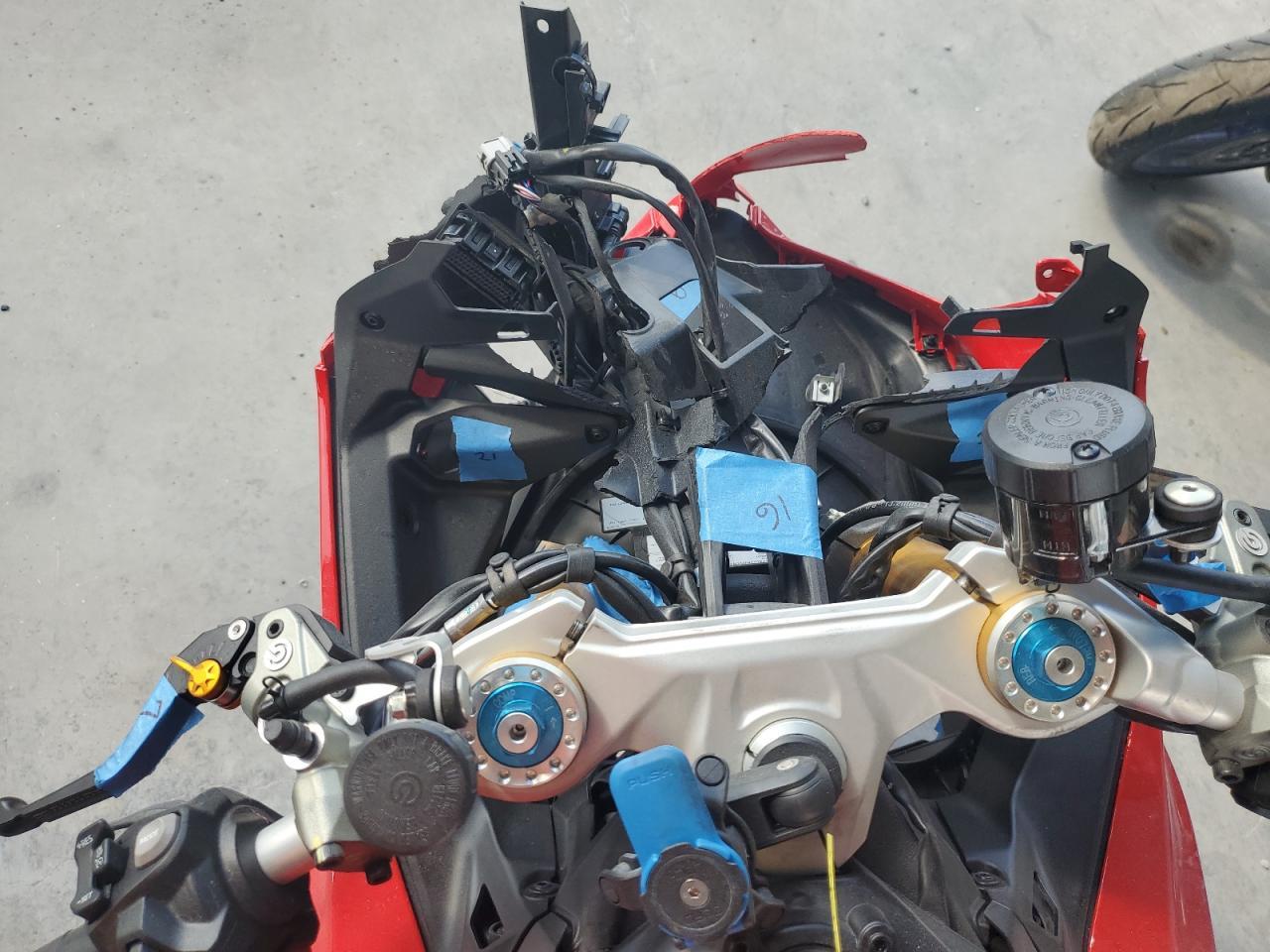 2025 Ducati Panigale V2 - Фото 7
