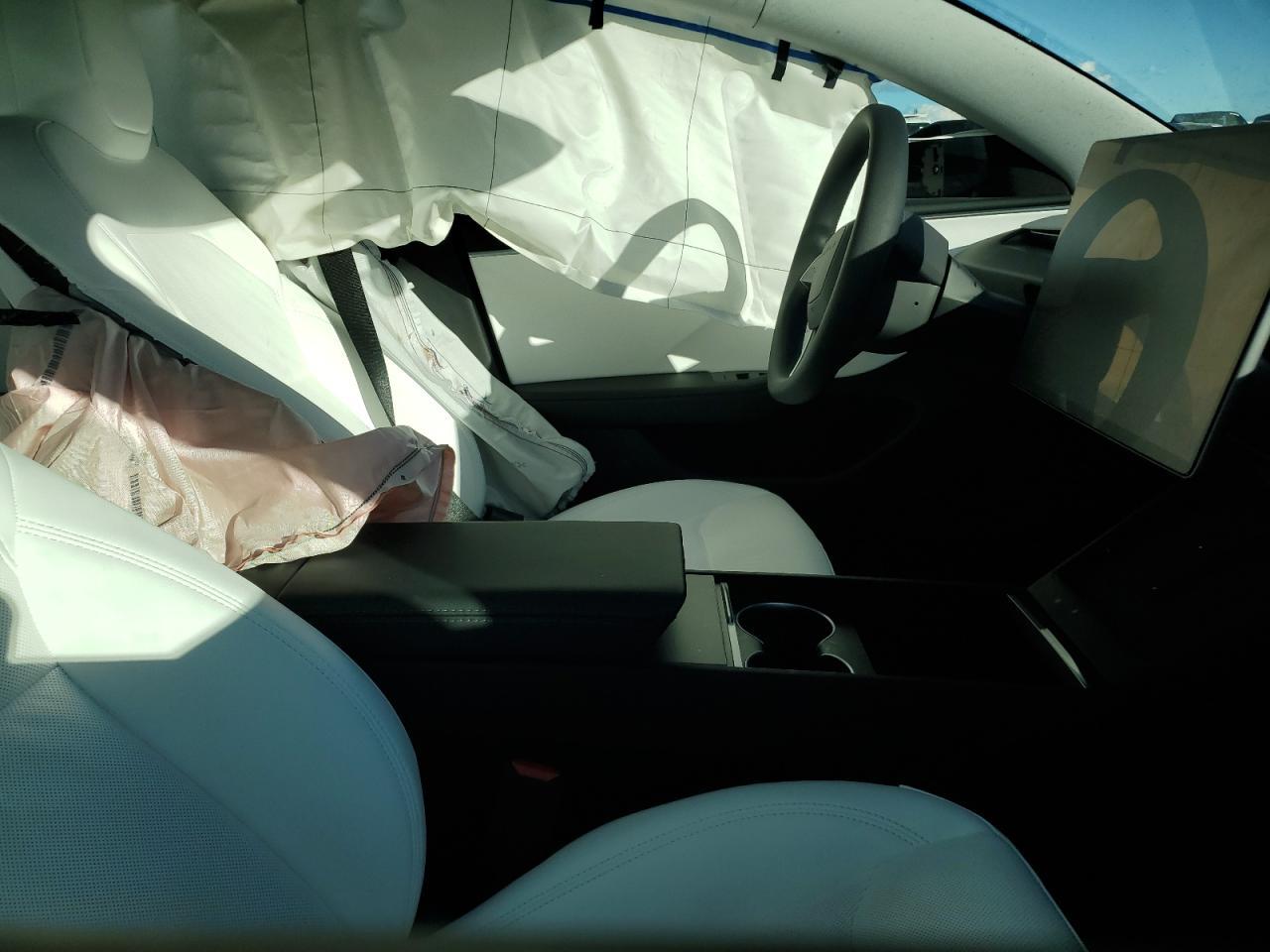 2025 Tesla Model 3 - Фото 7