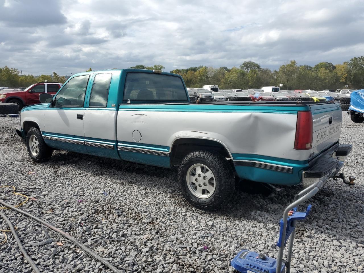 1993 Chevrolet Gmt-400 C1500 - Image 2