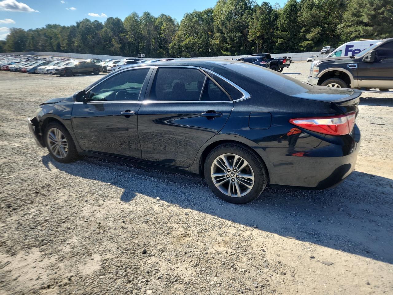 2015 Toyota Camry Le - Фото 2