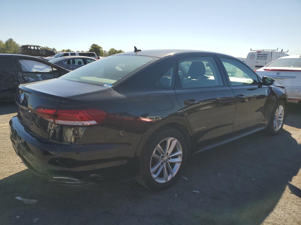 2021 Volkswagen Passat S - Фото 3