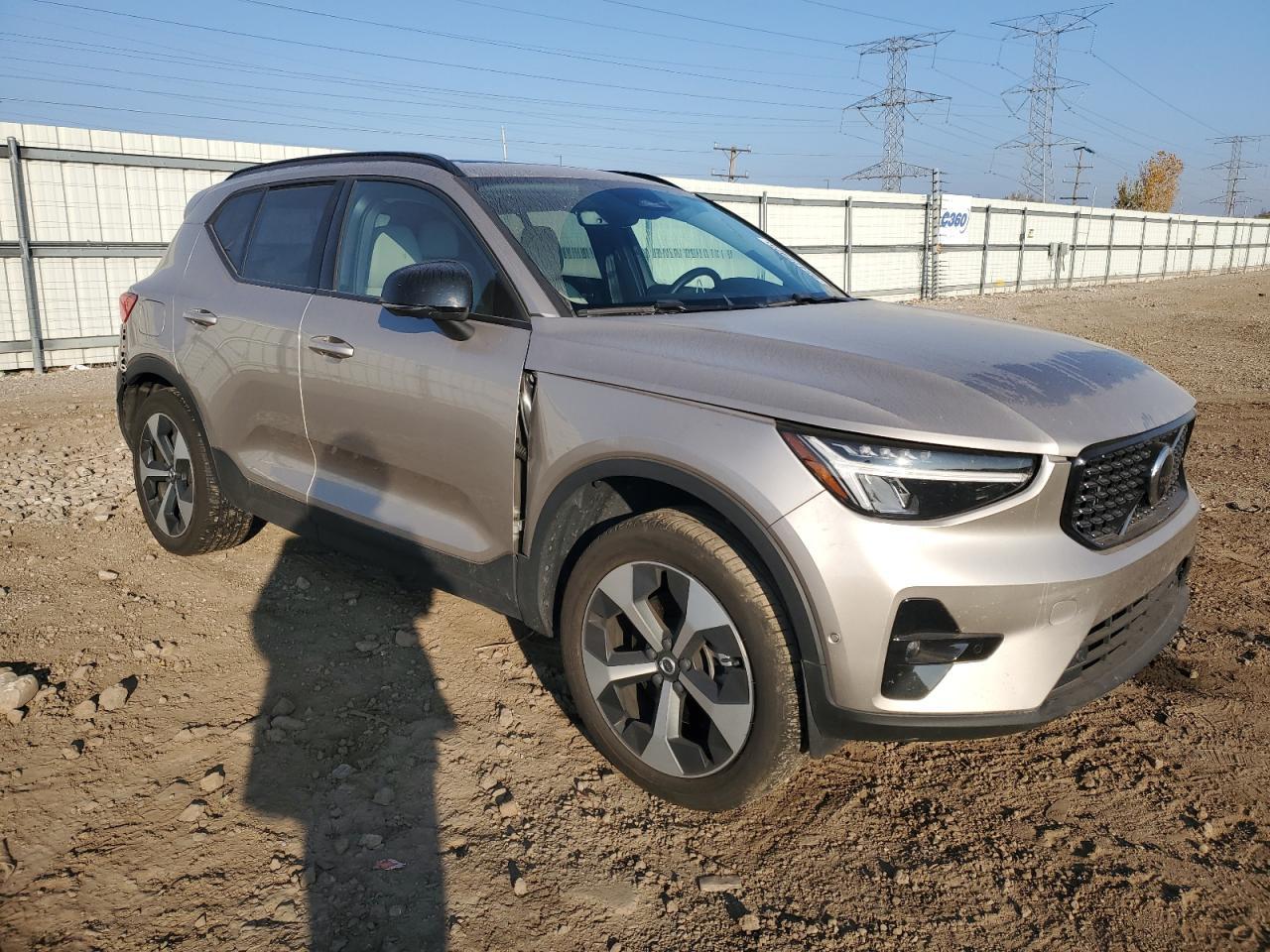 2024 Volvo Xc40 Plus - Image 4