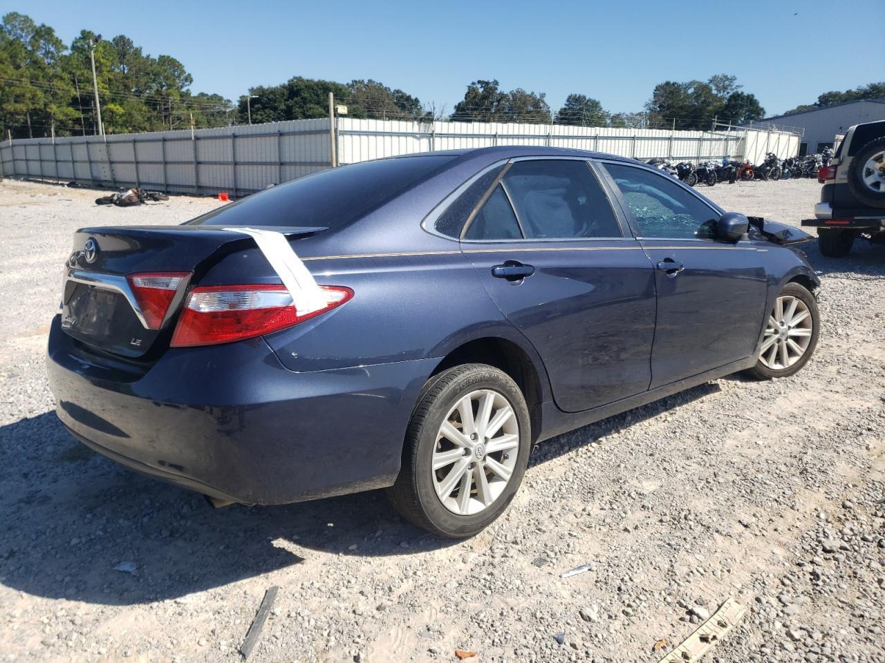 2015 Toyota Camry Le - Image 3