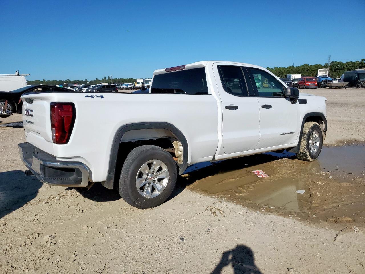 2023 GMC Sierra K1500 - Image 3