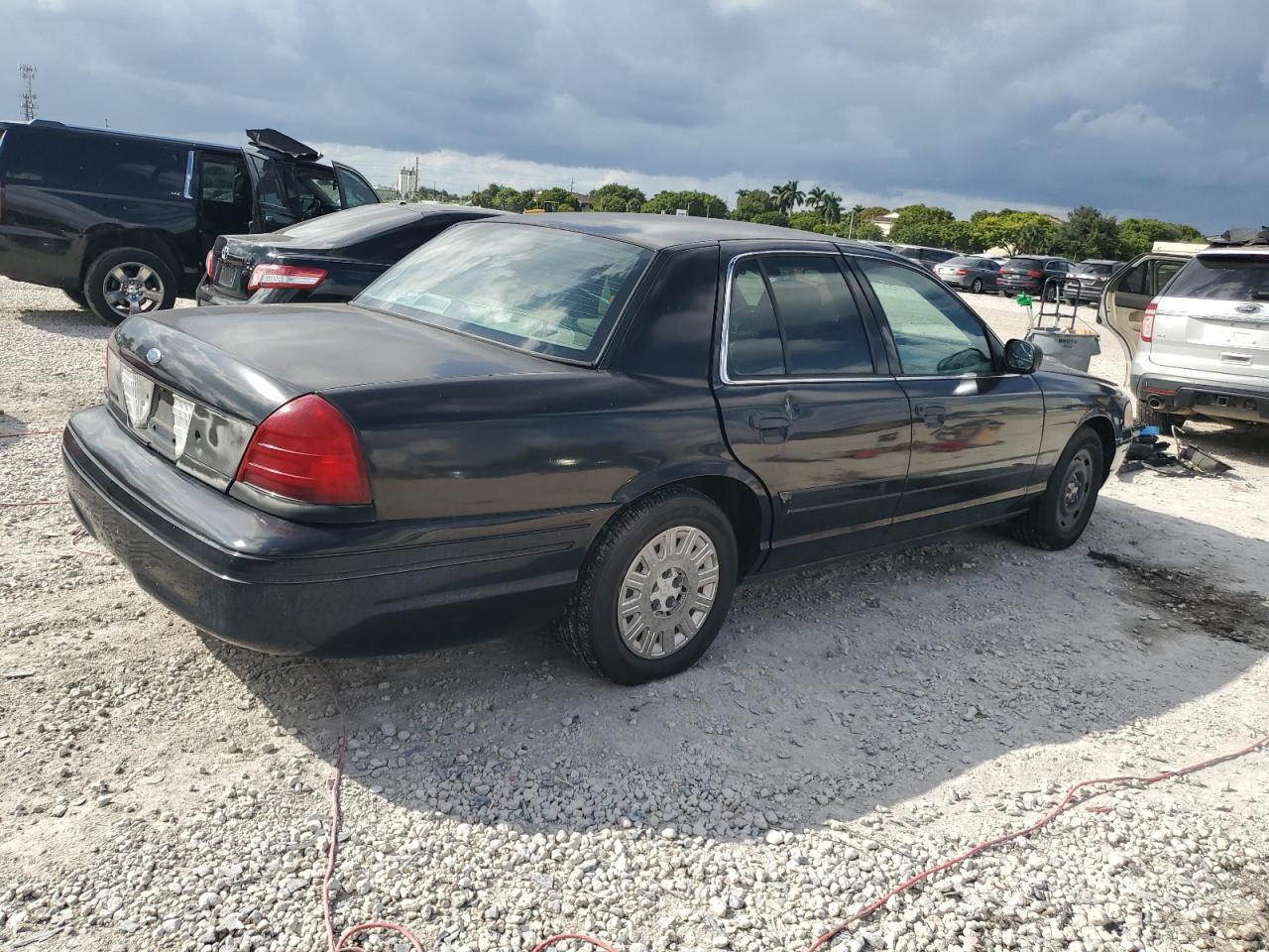 2004 Ford Crown Victoria - Image 3