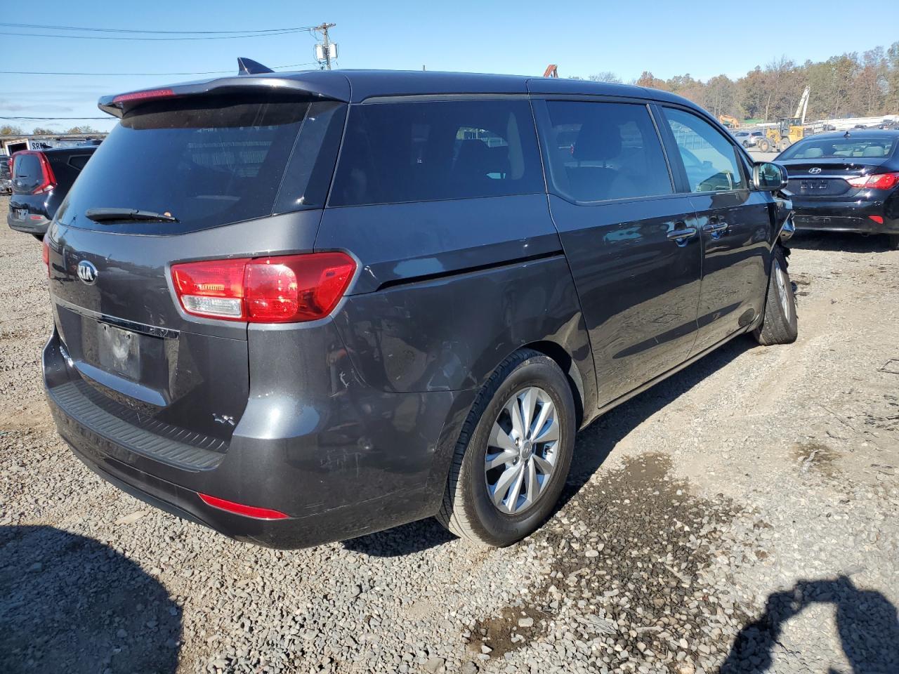 2018 Kia Sedona Lx - Фото 3