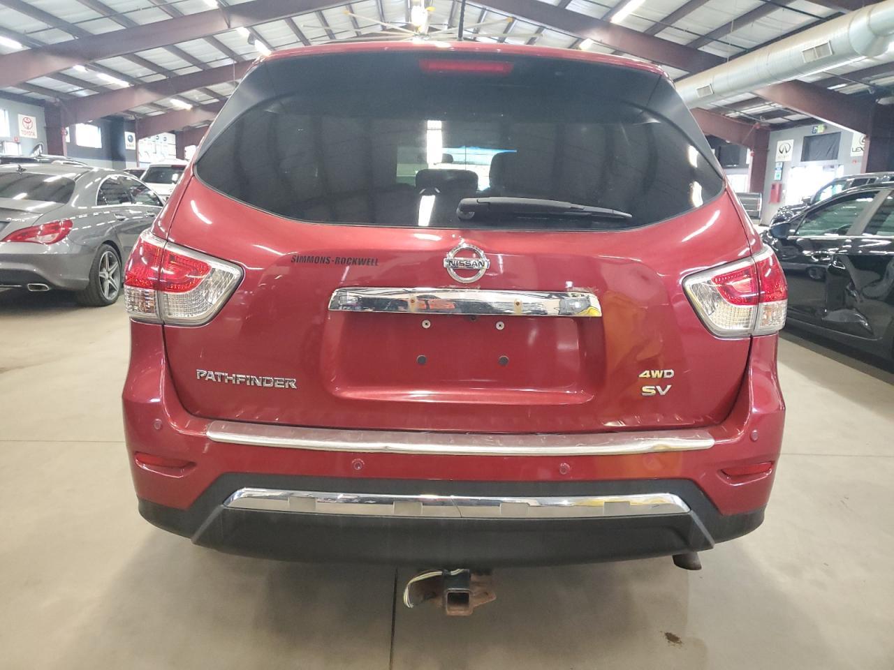 2014 Nissan Pathfinder S - Image 6