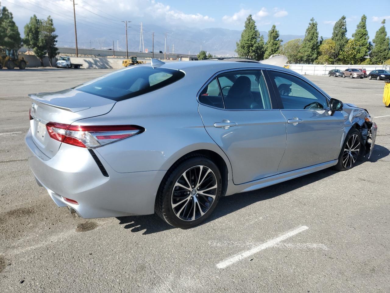 2019 Toyota Camry L - Фото 3