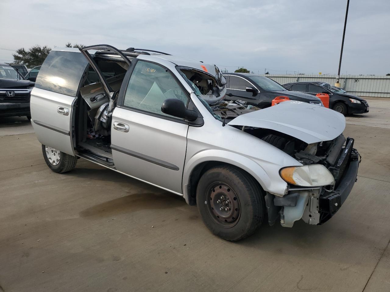 2002 Chrysler Voyager Lx - Image 4