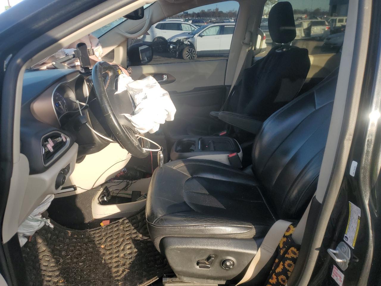 2019 Chrysler Pacifica Touring L - Image 7