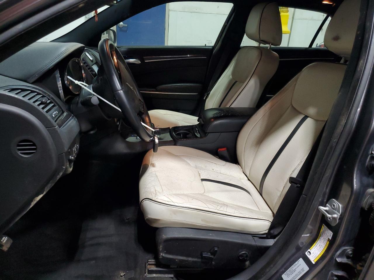 2014 Chrysler 300 - Image 7