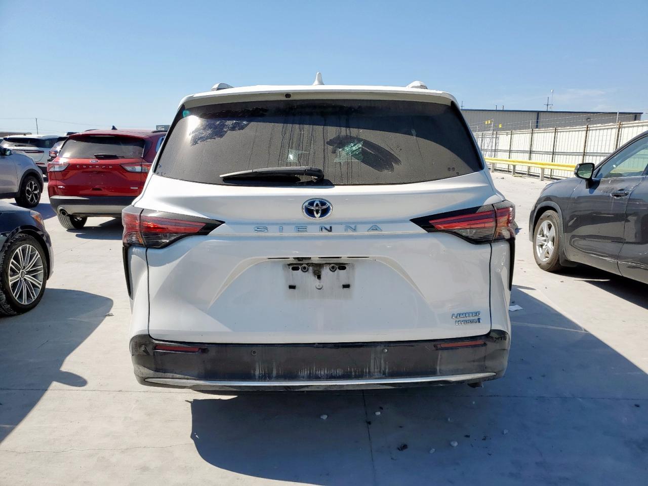2022 Toyota Sienna Limited - Image 6