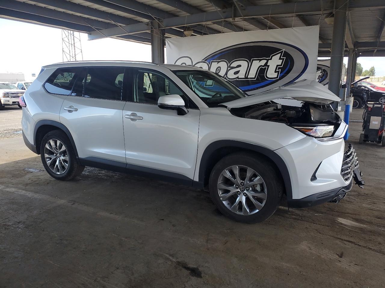 2024 Toyota Grand Highlander Xle - Image 4