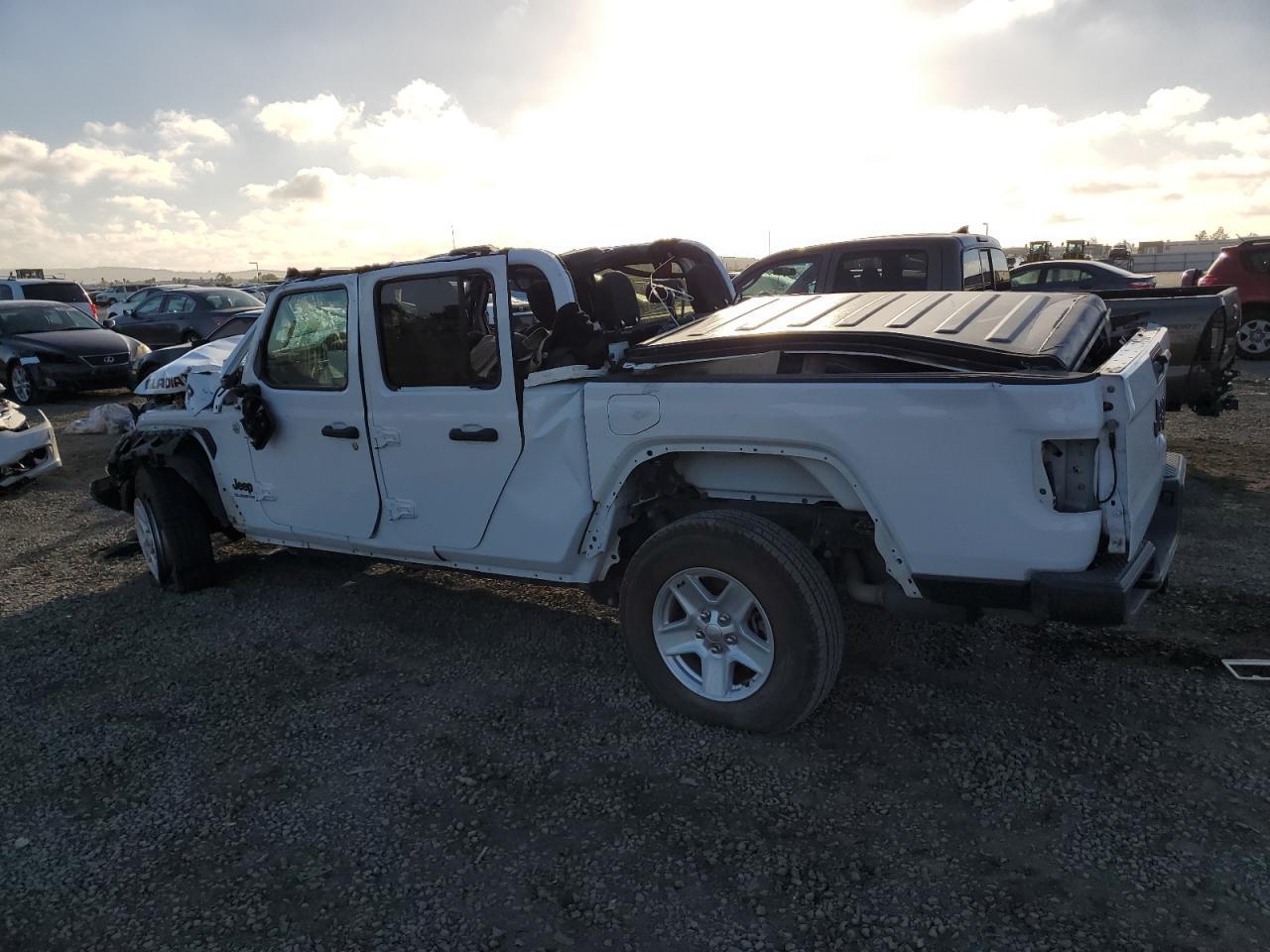 2020 Jeep Gladiator Sport - Фото 2