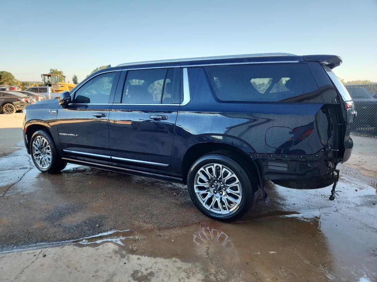 2024 GMC Yukon Xl Denali Ultimate - Image 2