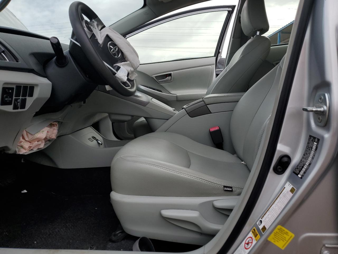 2013 Toyota Prius - Image 7