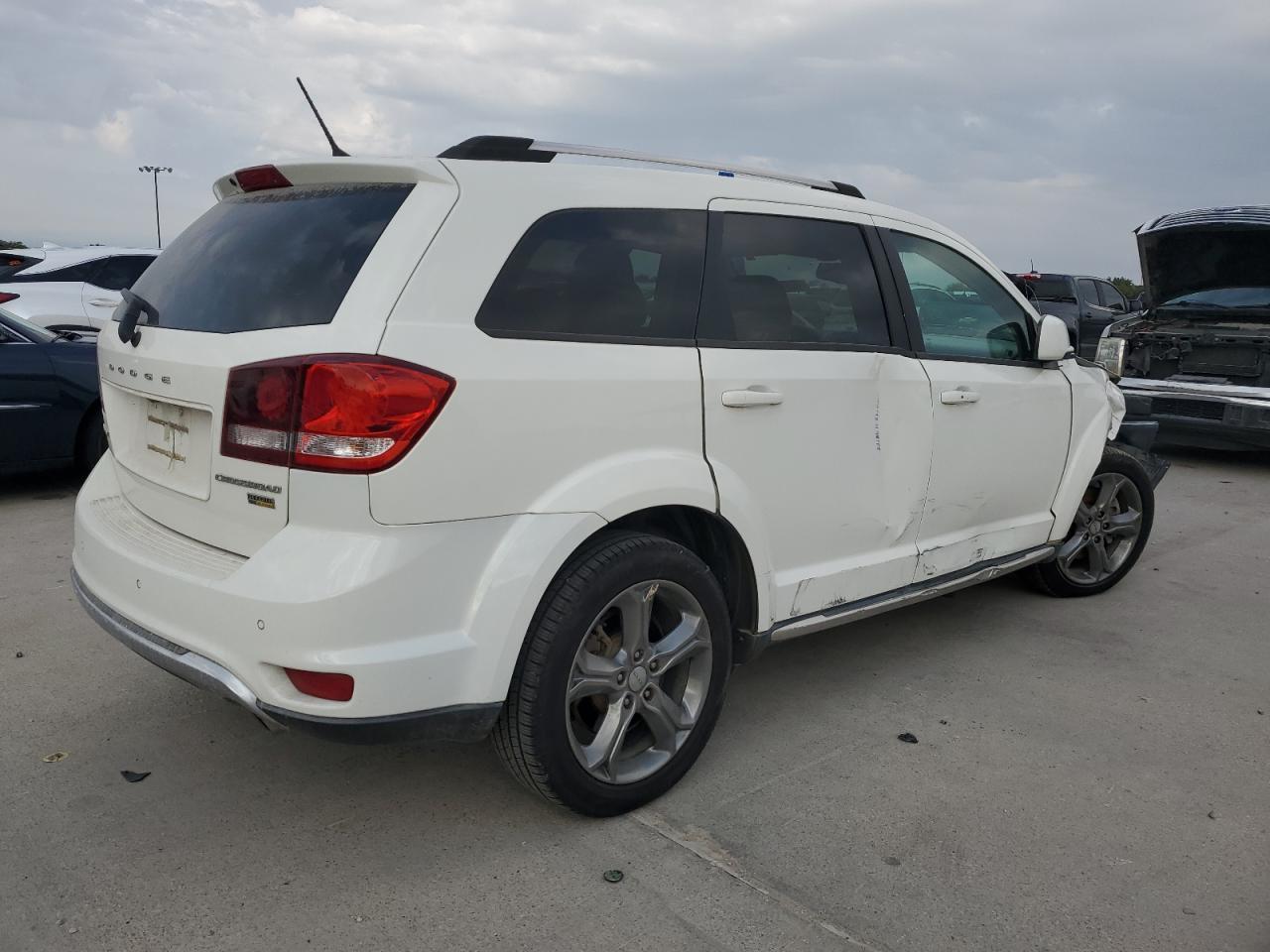2017 Dodge Journey Crossroad - Image 3