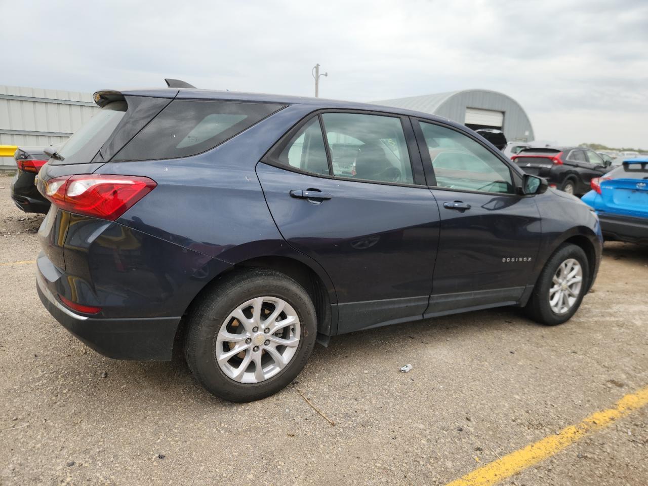 2018 Chevrolet Equinox Ls - Фото 3