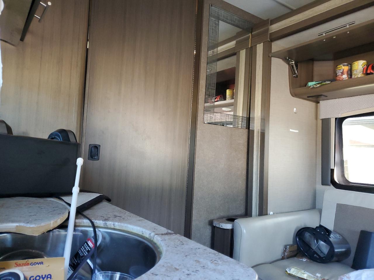 2017 Ford Econoline E450 Super Duty Commercial Stripped Chassis - Image 6