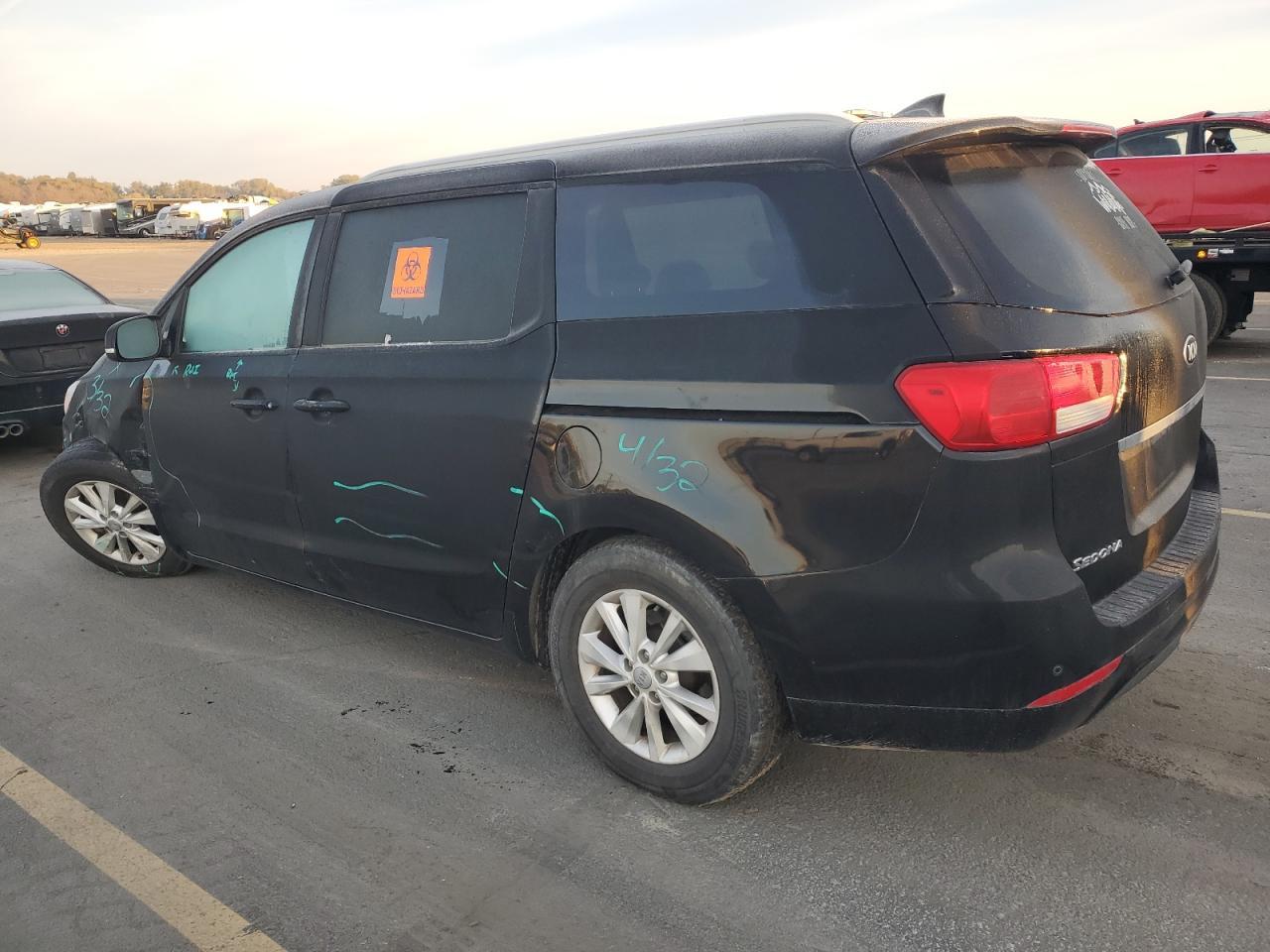 2017 Kia Sedona Lx - Фото 2